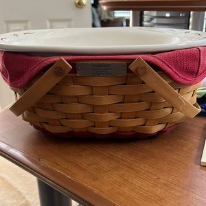 Longaberger Christmas Collection 2004 Get Together basket with bowl and liner.